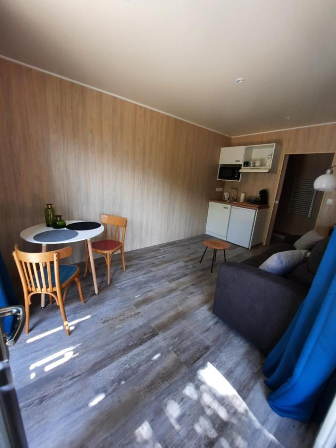 Le Lodge Des Chenes Brousses-et-Villaret Eksteriør billede