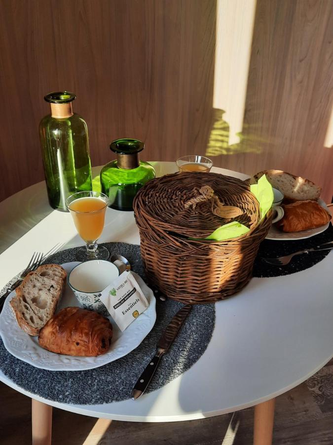 Le Lodge Des Chenes Brousses-et-Villaret Eksteriør billede